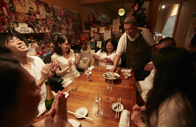 ムツゴロウ餃子の登場に驚く初日来店者