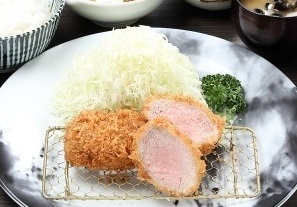 ■ヒレかつ定食 　909円　ヒレかつ、 メンチかつ