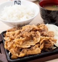 ■豚カルビ定食 　790円（税込869円）