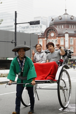 人力車で丸の内を散策