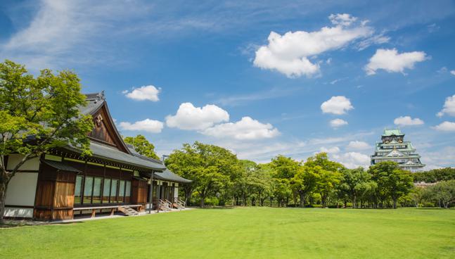 2万坪もの広大な庭園を眺められる空間