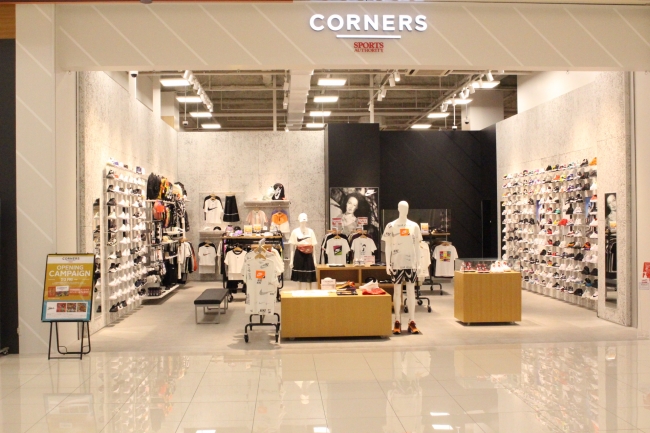 CORNERS SPORTSAUTHORITY店頭