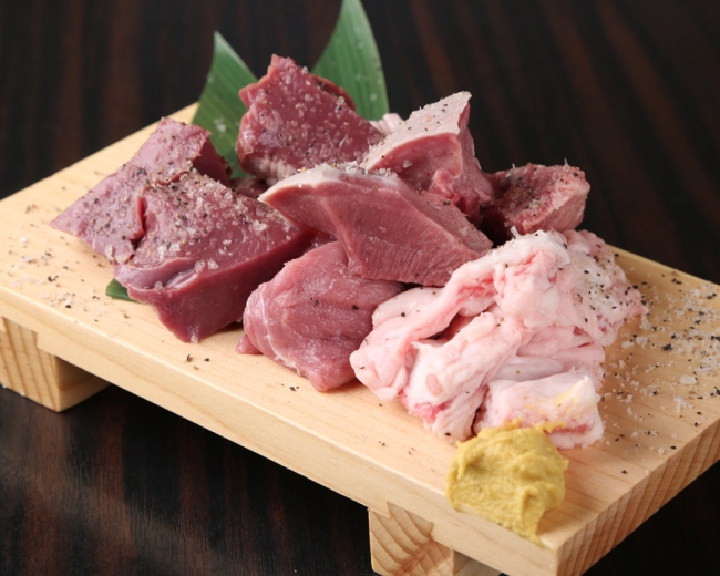 名物 肉盛り 990円