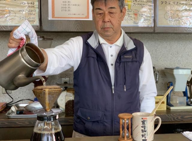 四日市市にある『炭焼珈琲きむら』のマスター