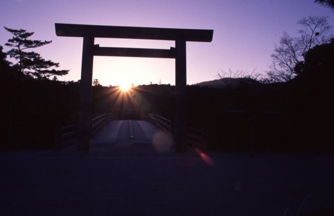 冬至の日の出「伊勢神宮」にて