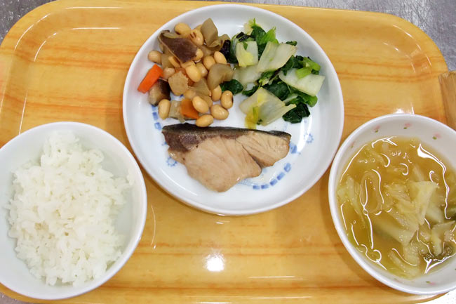 朝食は主食、主菜、副菜で