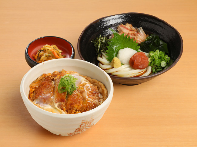 冷やし梅おろしの小うどんとかつ丼の定食 1,000円　杵屋（専門店街アルパ3F）