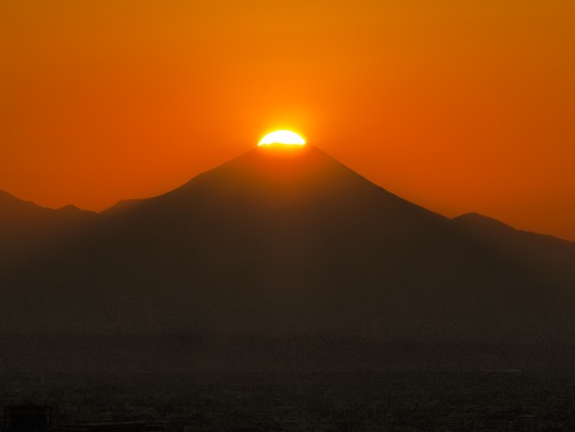 富士山の山頂に太陽が重なる 「ダイヤモンド富士」が見られるチャンス！