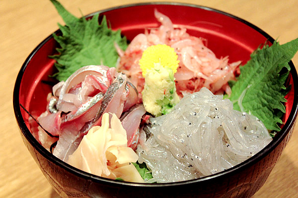 ぬまづ丼（三色丼）