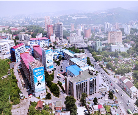 ウラジオストク国立経済サービス大学のキャンパス全景 