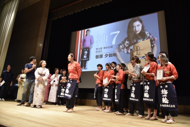 社内イベントでの表彰の様子