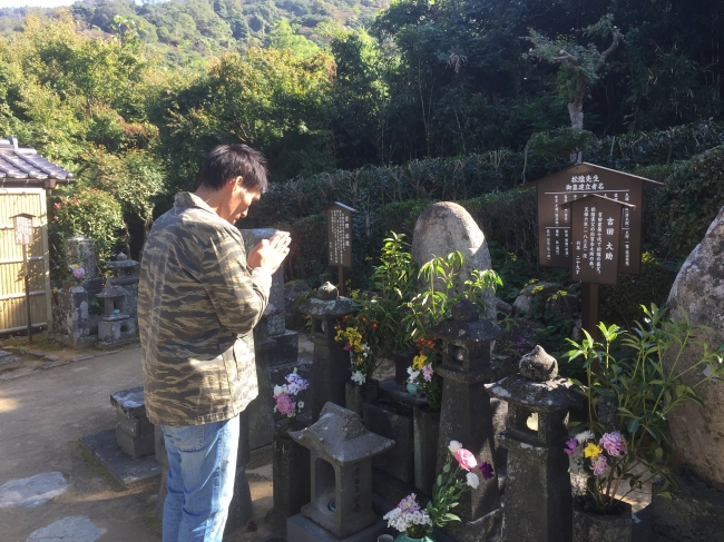 吉田松陰の墓前にて