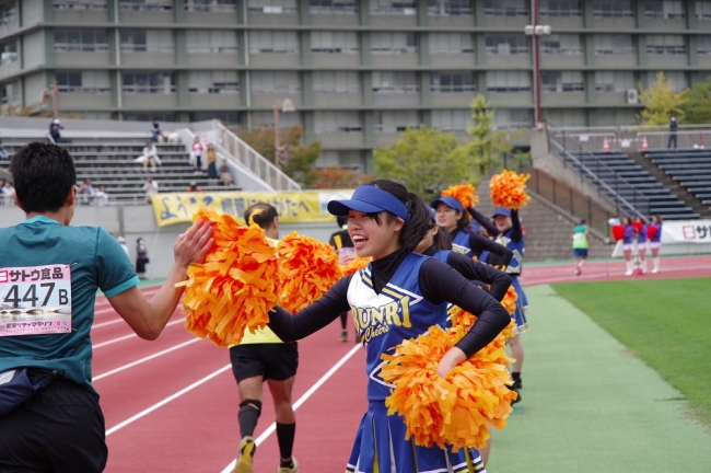 数多くの応援がランナーを元気づける