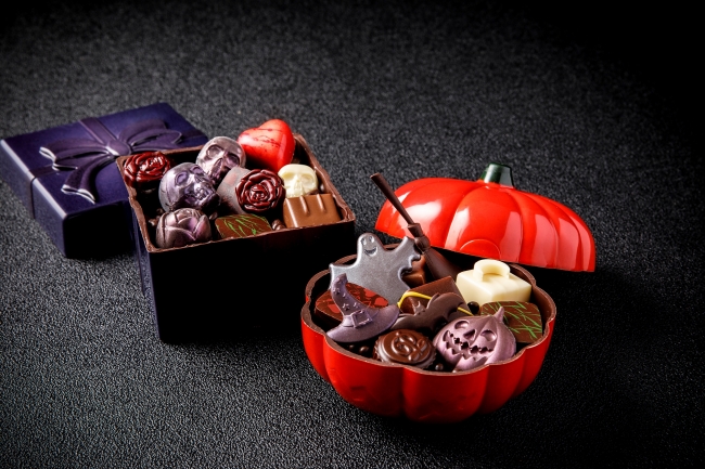 左 「ハロウィーンチョコBOX　Skull & Rose」、右「ハロウィーンチョコBOX　Jack‐o’‐Lantern」