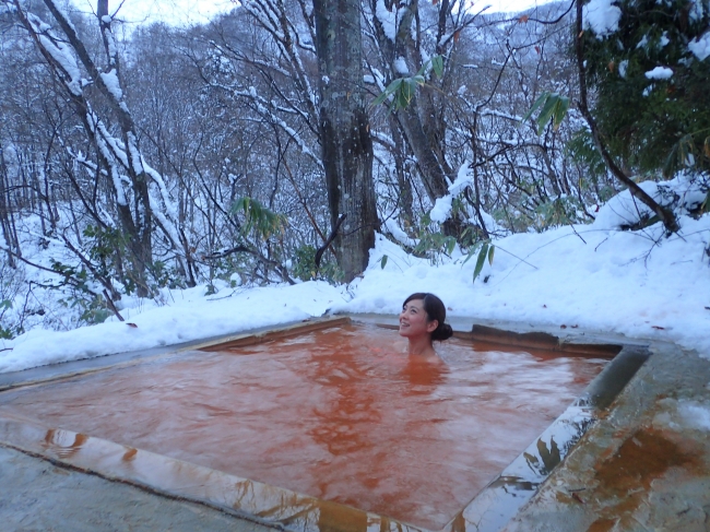 赤褐色の湯（関温泉・中村屋旅館・露天」）