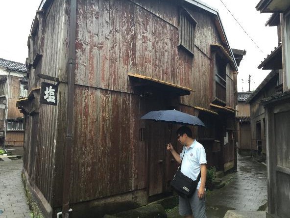 ２日目。北前船が寄った船大工の村落、「宿根木」（しゅくねぎ）を散策