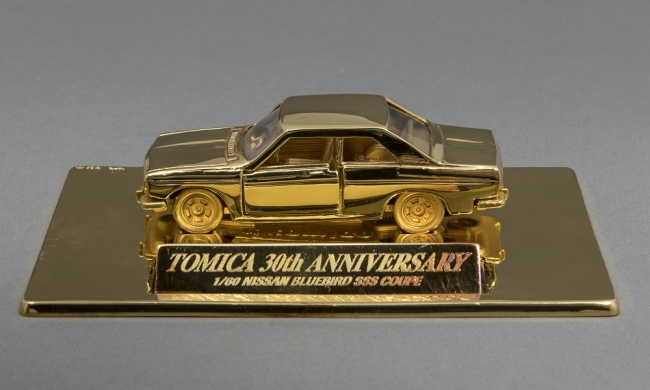 トミカ誕生30周年記念　純金トミカ　日産　ブルーバード　ＳＳＳクーペ