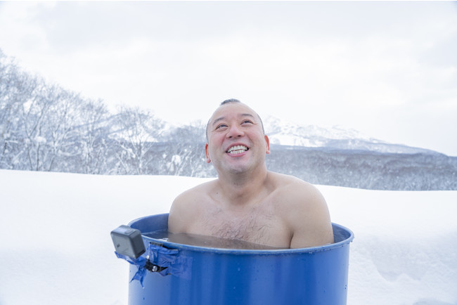 ▲大自然の中のドラム缶温泉に笑顔