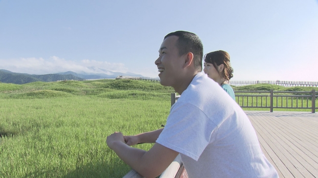 渡邊ヒロアキ（左）と小山悠里アナウンサー