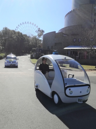 写真：自動運転車両の走行を同社スタッフが担当