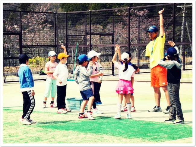 待ちにまった夏休み！今年も開講『夏休み こども短期テニス教室』