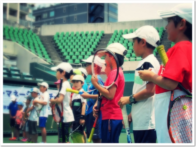 いま大人にも子どもにも人気のスポーツ 「テニス」