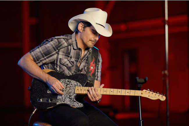 BRAD PAISLEY SIGNATURE ESQUIRE®