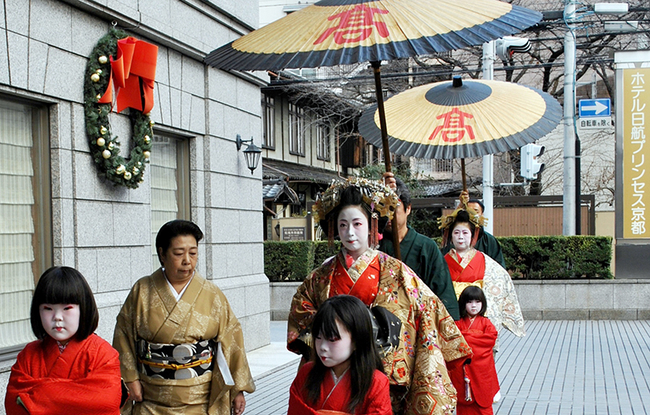 京都・嶋原の太夫による道中