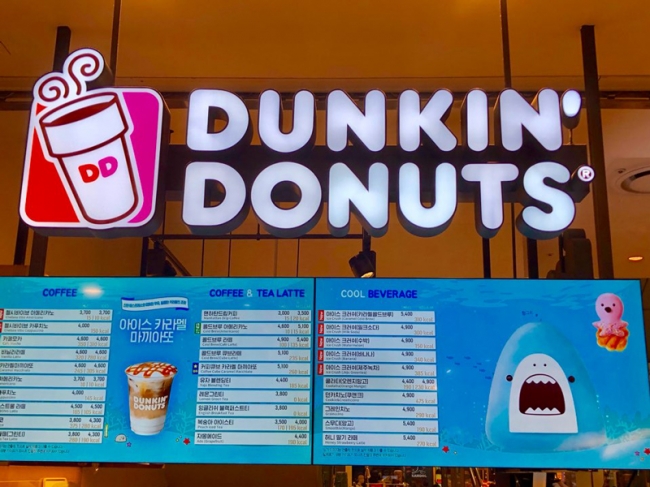 DUNKIN‘ DONUTS　メニューにもサメーズが