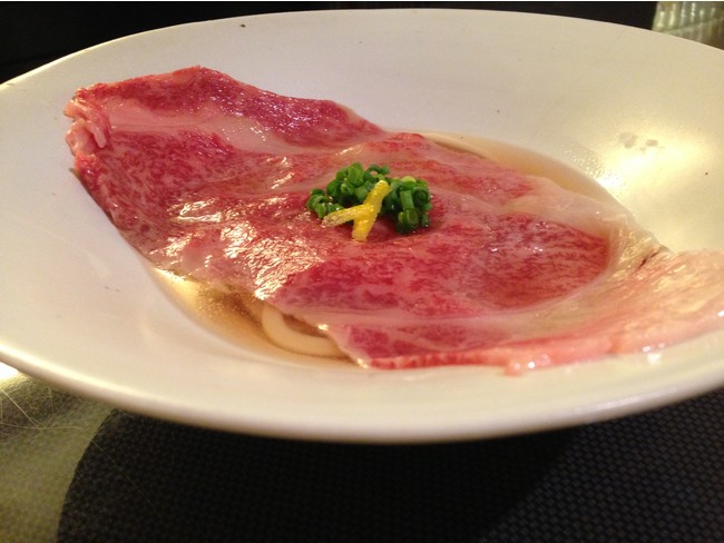 大判！霜降り黒毛和牛の牛しゃぶうどん