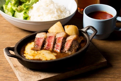 ビーフステーキカレー　チーズと絡めて