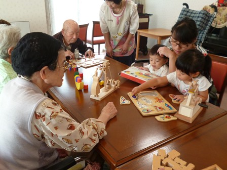 子育てサークルとの交流の様子