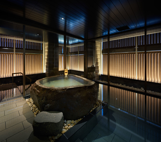 「ONSEN RYOKAN 由縁 札幌」大浴場 photo©Nacasa&Partners