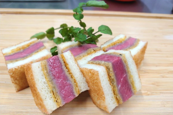 「箱根・芦ノ湖 はなをり」 牛カツサンド 胡麻味噌ソース（イメージ）