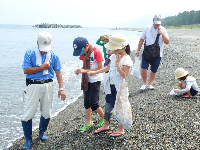 ガイドとのヒスイ探し体験（イメージ）