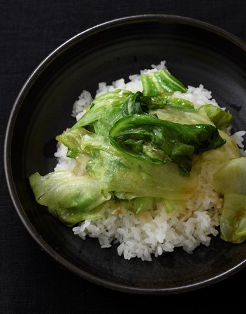 「レタス丼」牛脂の香りとコクがプラスされ、こんなに美味しくお金がかからない丼ぶりはありません！