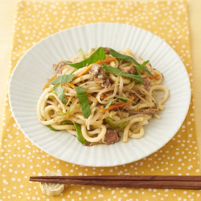 さば缶と野菜ミックスの焼きうどん