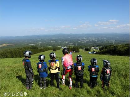 自然を前に臨む「子どもアドベンチャートライアルスクール」