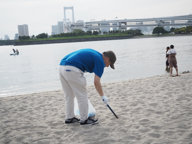 19年6月4日お台場海浜公園ビーチ清掃（レインボーブリッジ前）