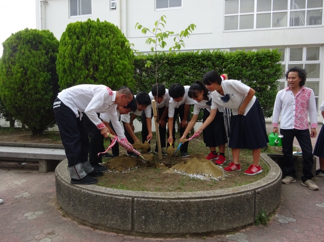 植樹式の様子