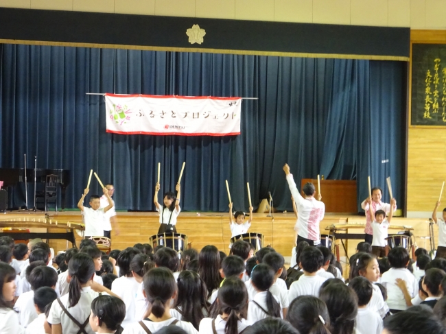 希望者による和太鼓演奏体験