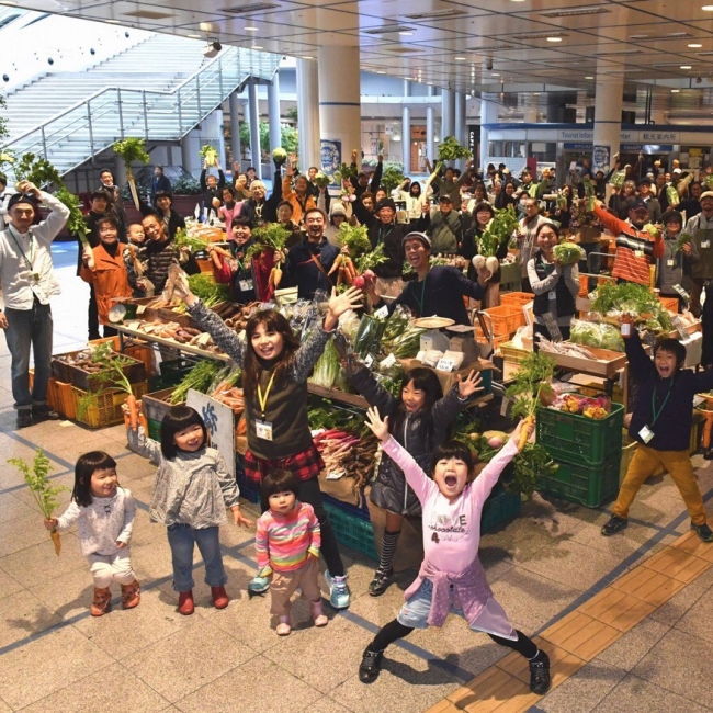 オーガニックファーマーズ朝市村の吉野村長も参加