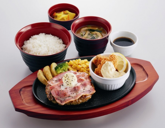 ベーコンバタープレミアムハンバーグ＆ 広島県産かきフライ定食 ￥899（税込￥988） 単品：￥799（税込￥878）