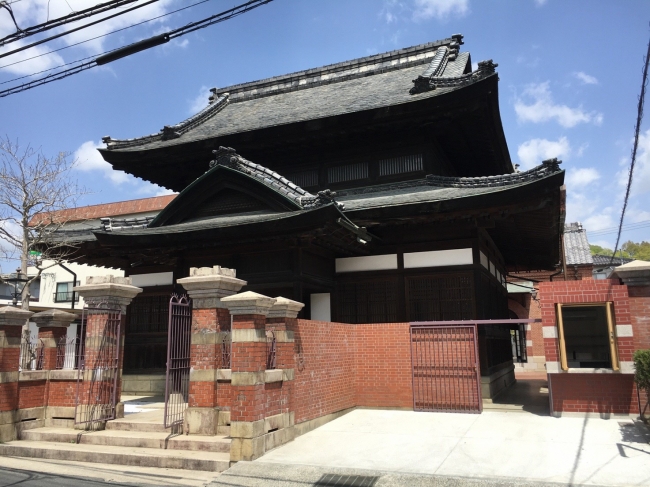 本館棟（正面）