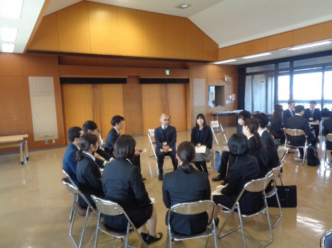 座談会の様子（昨年度、県庁にて）