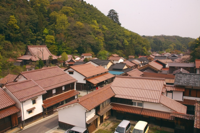 石州瓦の街並み