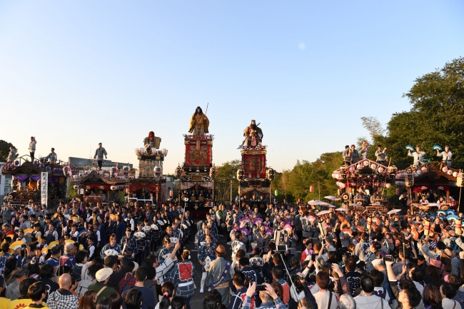 秋祭りのにぎわい