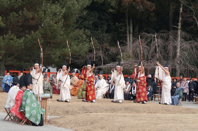 小笠原流の「百々手式（ももてしき）」は、弓矢の威力をもって魔性退散を祈念する