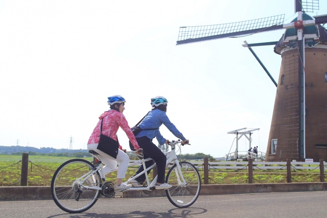 2人乗りのタンデム自転車