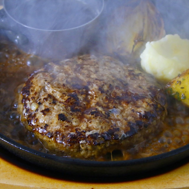 神戸牛ハンバーグ　神戸牛60%、豚肉40%　1980円(税抜)